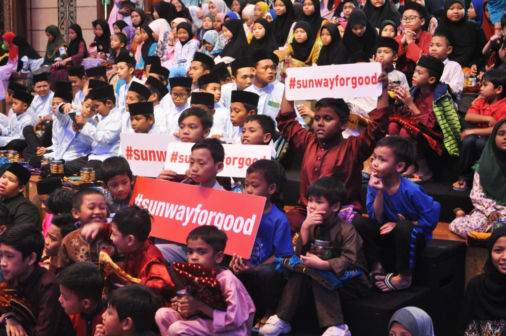 300 orphans and stateless children flock to Sunway Pyramid for Raya shopping spree