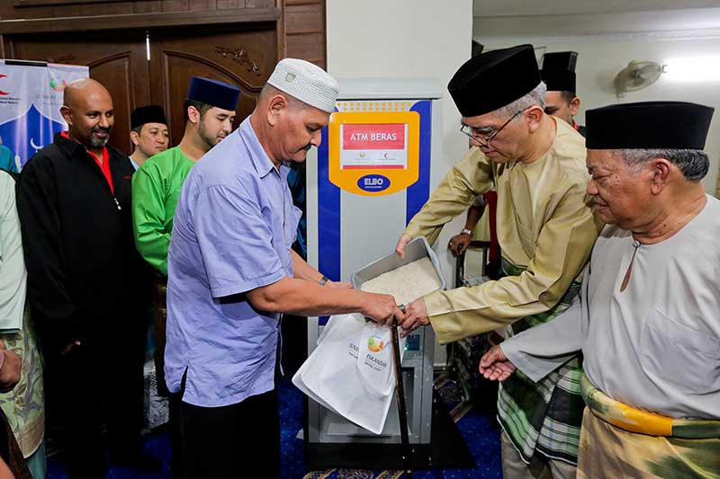 Sunway Group becomes first Malaysian corporation to install ‘ATM Beras’ to aid the needy