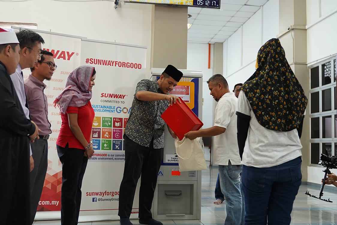 Sunway Group becomes first Malaysian corporation to install ‘ATM Beras’ to aid the needy