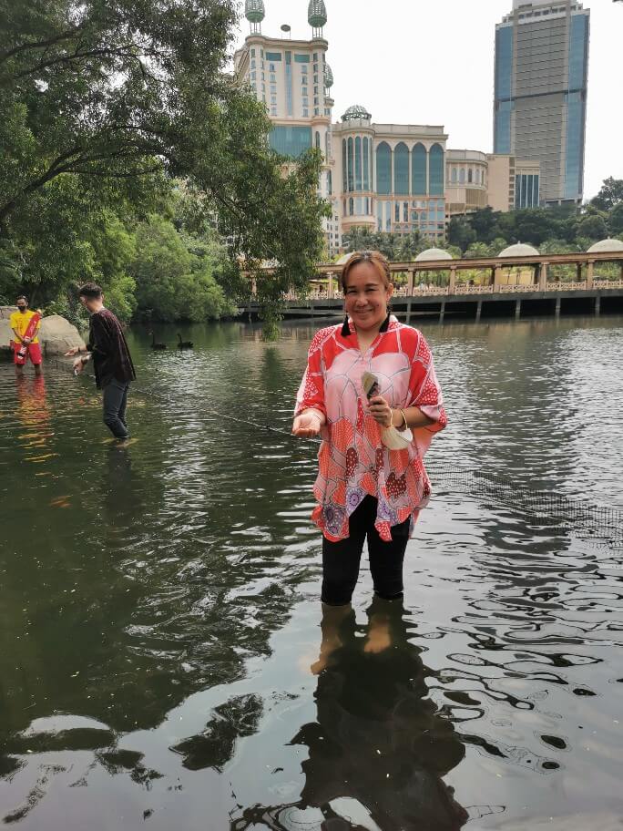 Sunway Lagoon’s Pinky gets an Upcycled Floating Island as her Home!