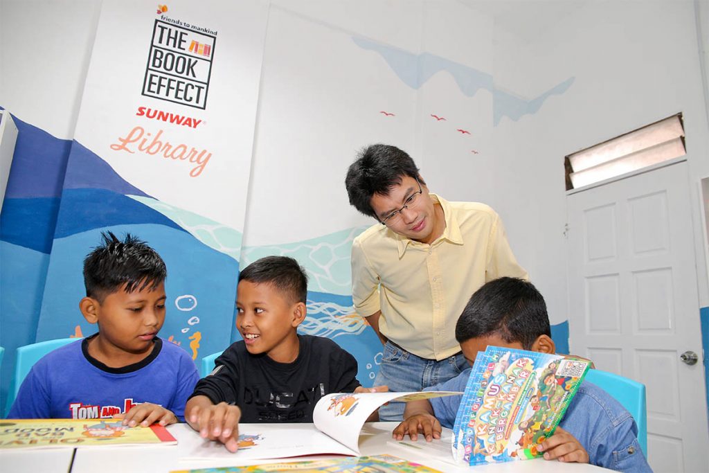 Tunku Zain at Sunway library reading with the children