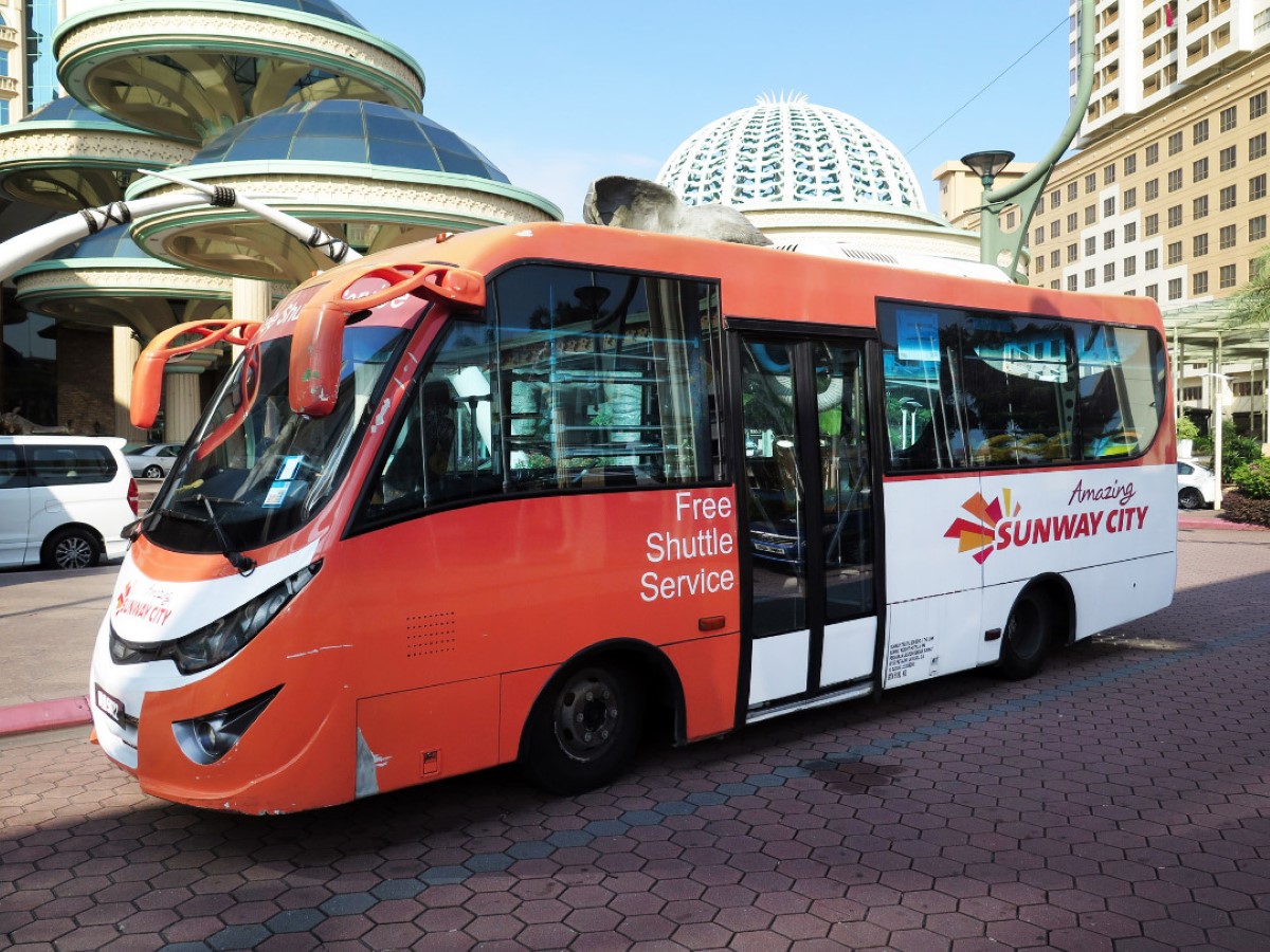 A wide-shot of Sunway City Kuala Lumpur’s free shuttle bus parked in front of Sunway Resort Hotel in daytime