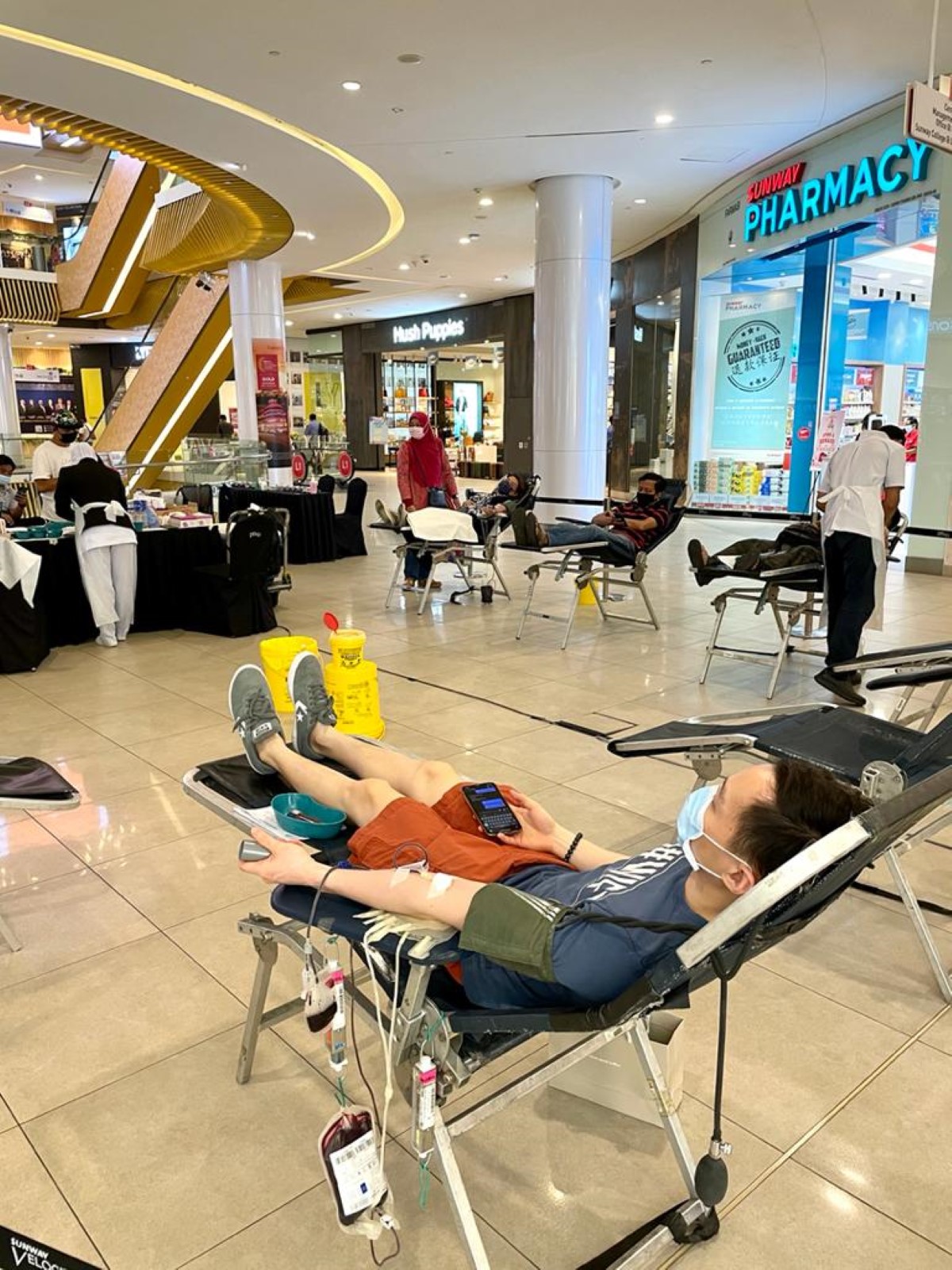 Recliner beds placed in safe distances from one another to ensure that the blood donation drive is in compliance with SOP