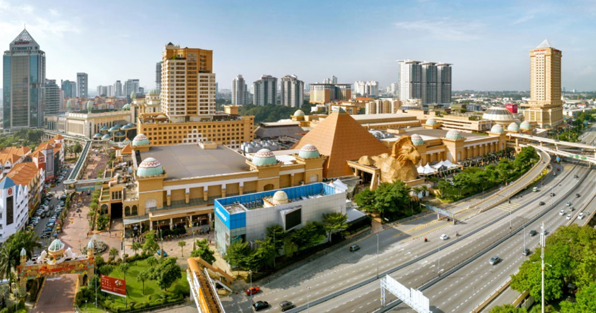 An aerial view of present-day Sunway Pyramid in mid-day, alongside the rest of Sunway City Kuala Lumpur landmarks in the vicinity.