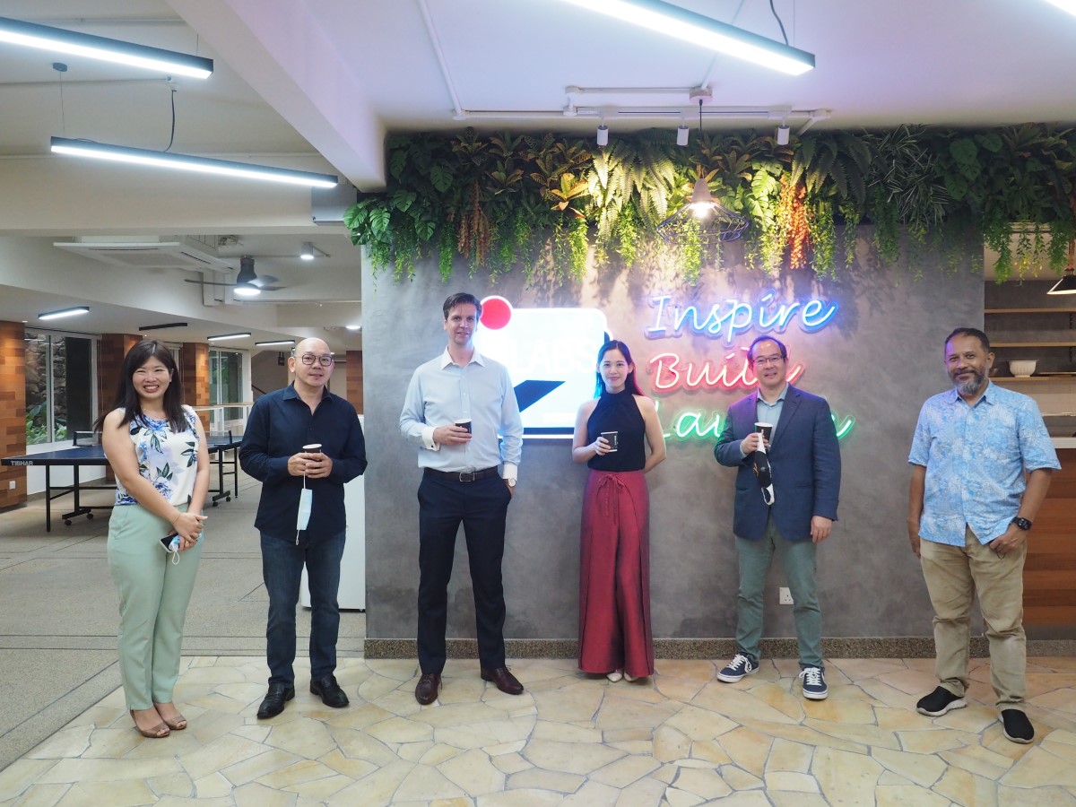 A full shot of Super Accelerator 2021 committee members, featuring (L-R) Head of iLabs Foundry Karen Lau, Sun SEA Capital and Kejora Ventures venture partner Raymond Hor, Sunway Group chief innovation officer and Sunway iLabs director Matt van Leeuwen, Head of Sunway XFarms Eleanor Choong, Gobi Partners chairman and founder Thomas G. Tsao, and Gobi Partners Malaysia managing director Jamaludin Bujang.