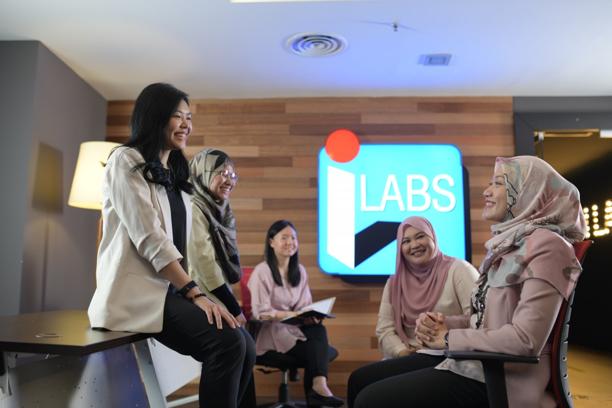 Sunway staff having a discussion at Sunway iLabs
