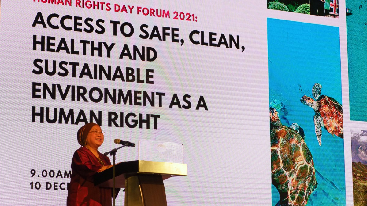 Tan Sri Dr. Jemilah, professor and director of Sunway Centre for Planetary Health, addressing at the Human Rights Day forum hosted by SUHAKAM and Ministry of Foreign Affairs.