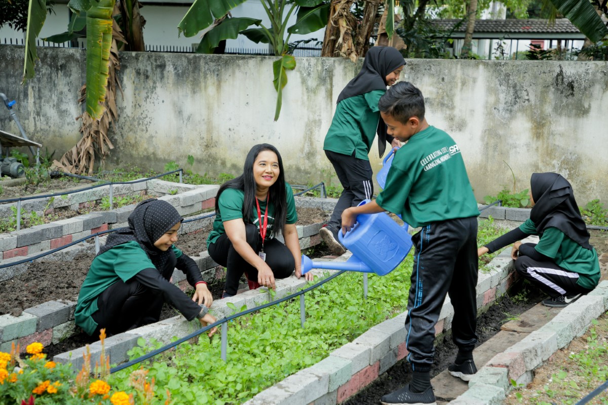 Candid shot of students at Sunway SILK Programme