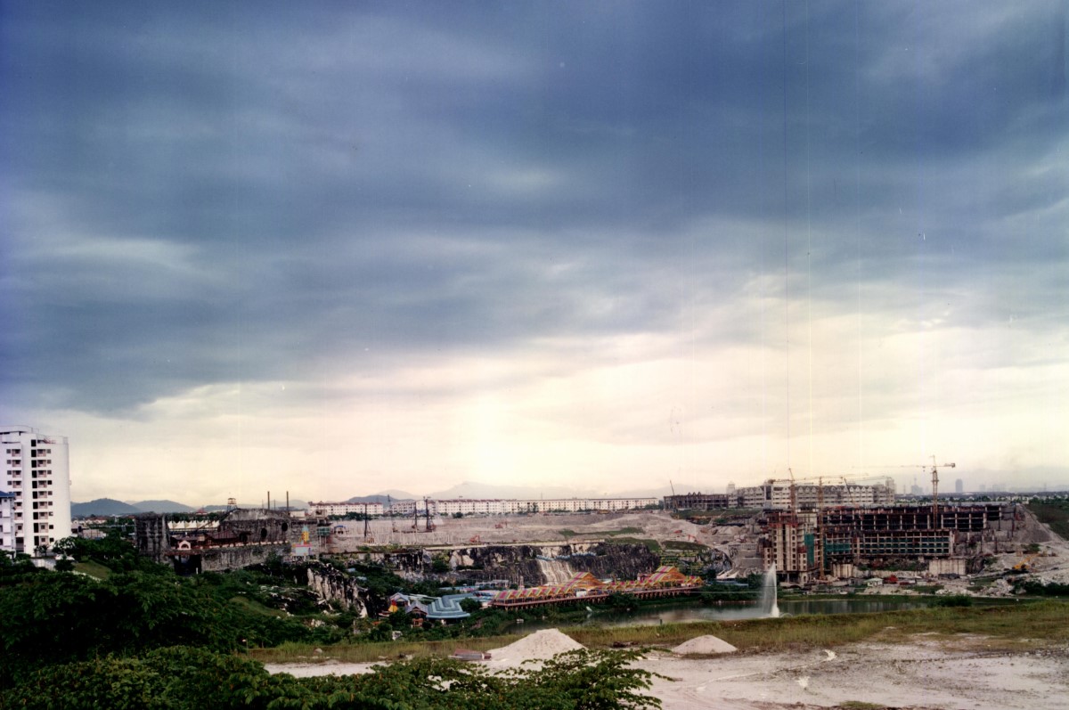 A wide-shot of Sunway Lagoon’s construction