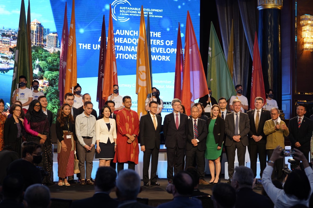 Tan Sri Dr. Jeffrey Cheah, alongside Prof. Jeffrey D. Sachs and other world leaders at the launch of Asia Headquarters of the UN Sustainable Development Solutions Network in Sunway Resort Hotel, with the UN-SDG flags in the background