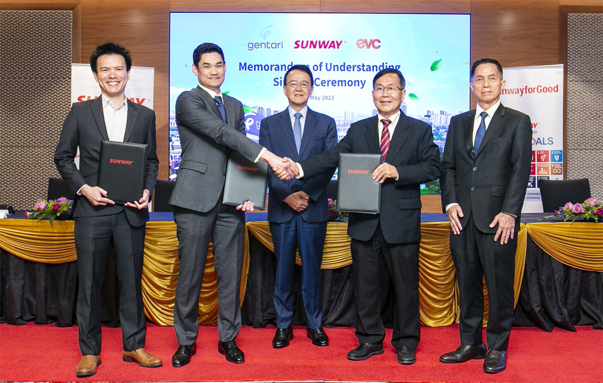 Group photo of a MOU signing ceremony between Sunway, Gentari and EV