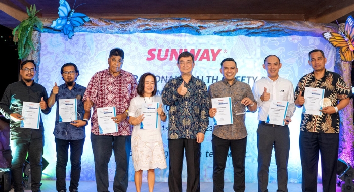 Sunway OHSE staff posing for with their certification during OHSE Appreciation Night