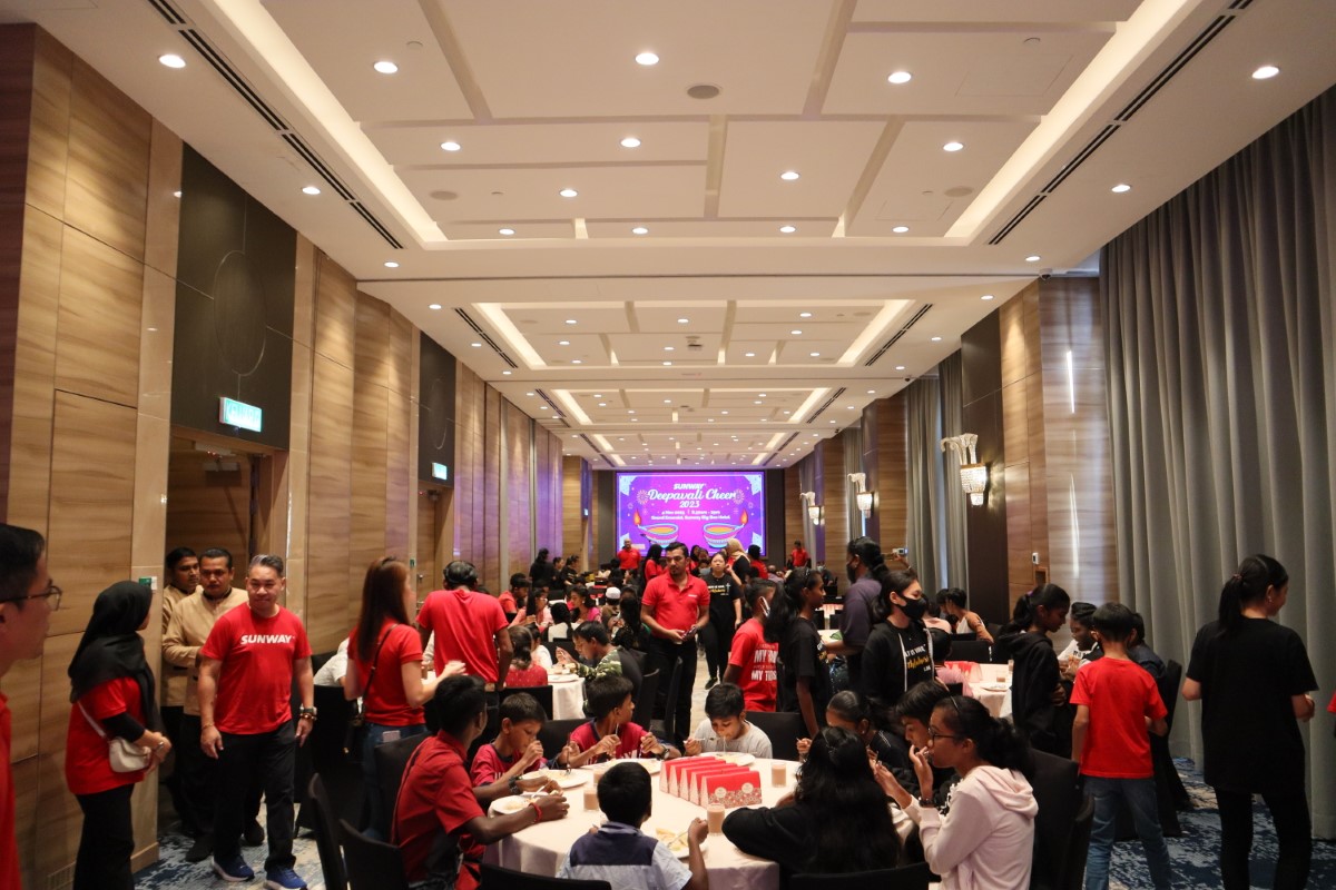 A far shot of the hall at Sunway City Iskandar Puteri, filled to the brim with Sunway