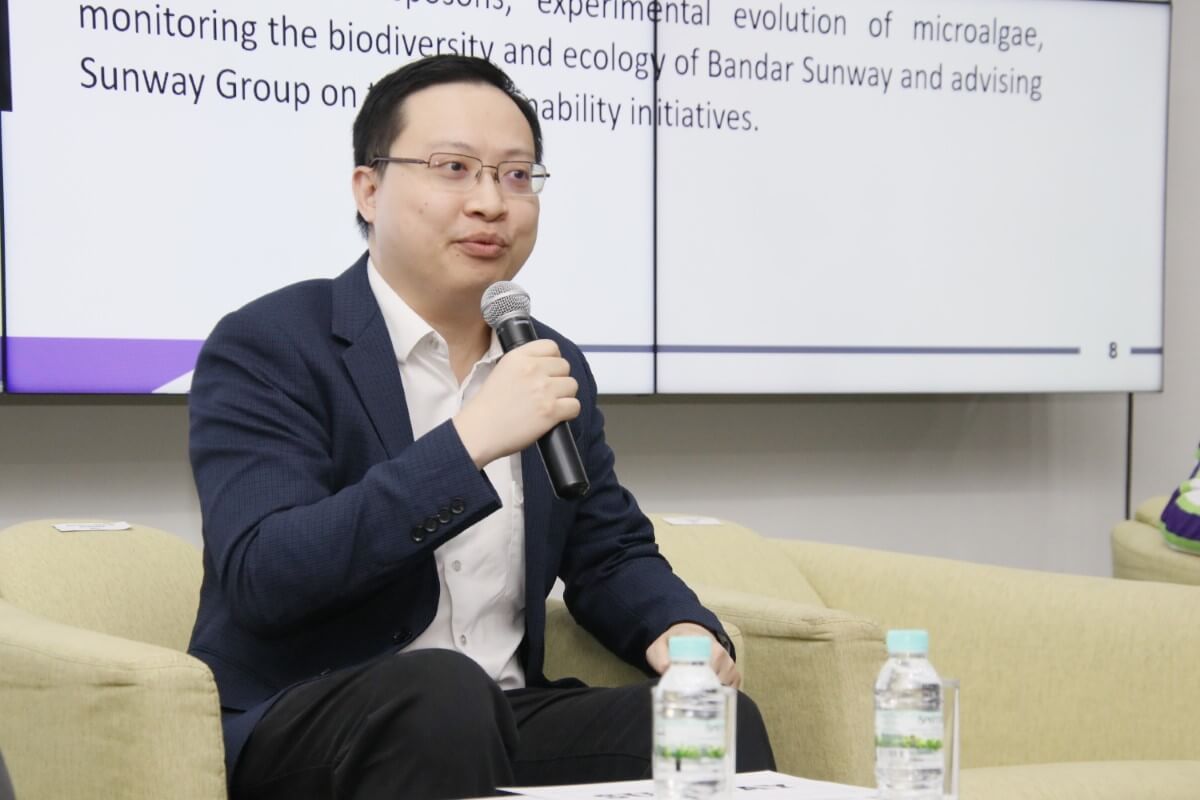 Dr. Chen Jit Dr. Chen Jit Ern, head of the Jeffrey Sachs Center for Sustainable Development (JSC), associate professor at Sunway University’s School of Biological Studies as well as vice-chairman of the Malaysian Smart Cities Alliance (MSCA) Association giving a panel presentation sitting on a yellow sofa.