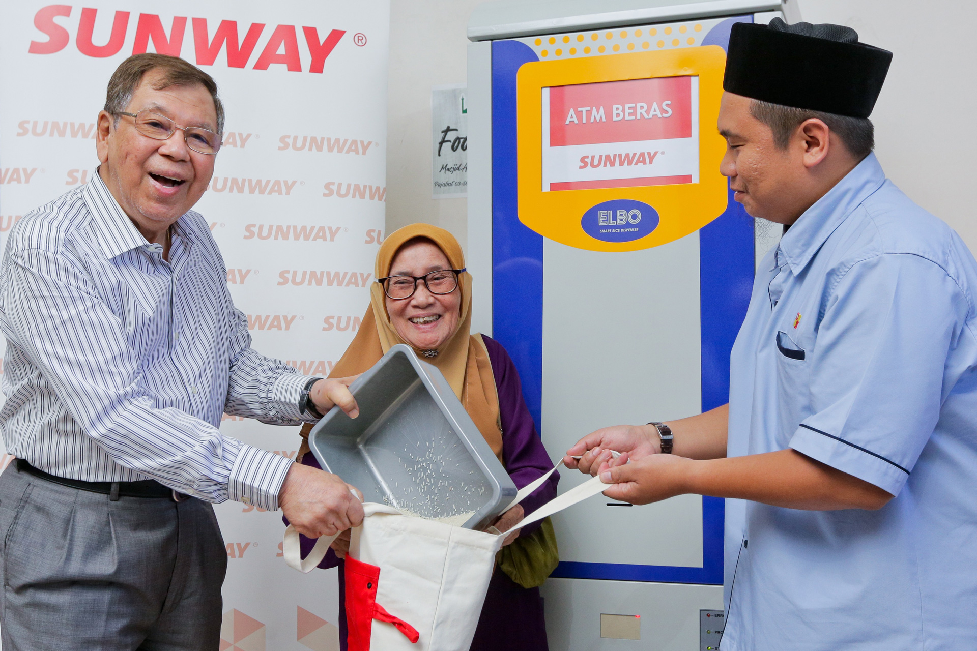 Sunway Presents a Gift of Rice to Its Community