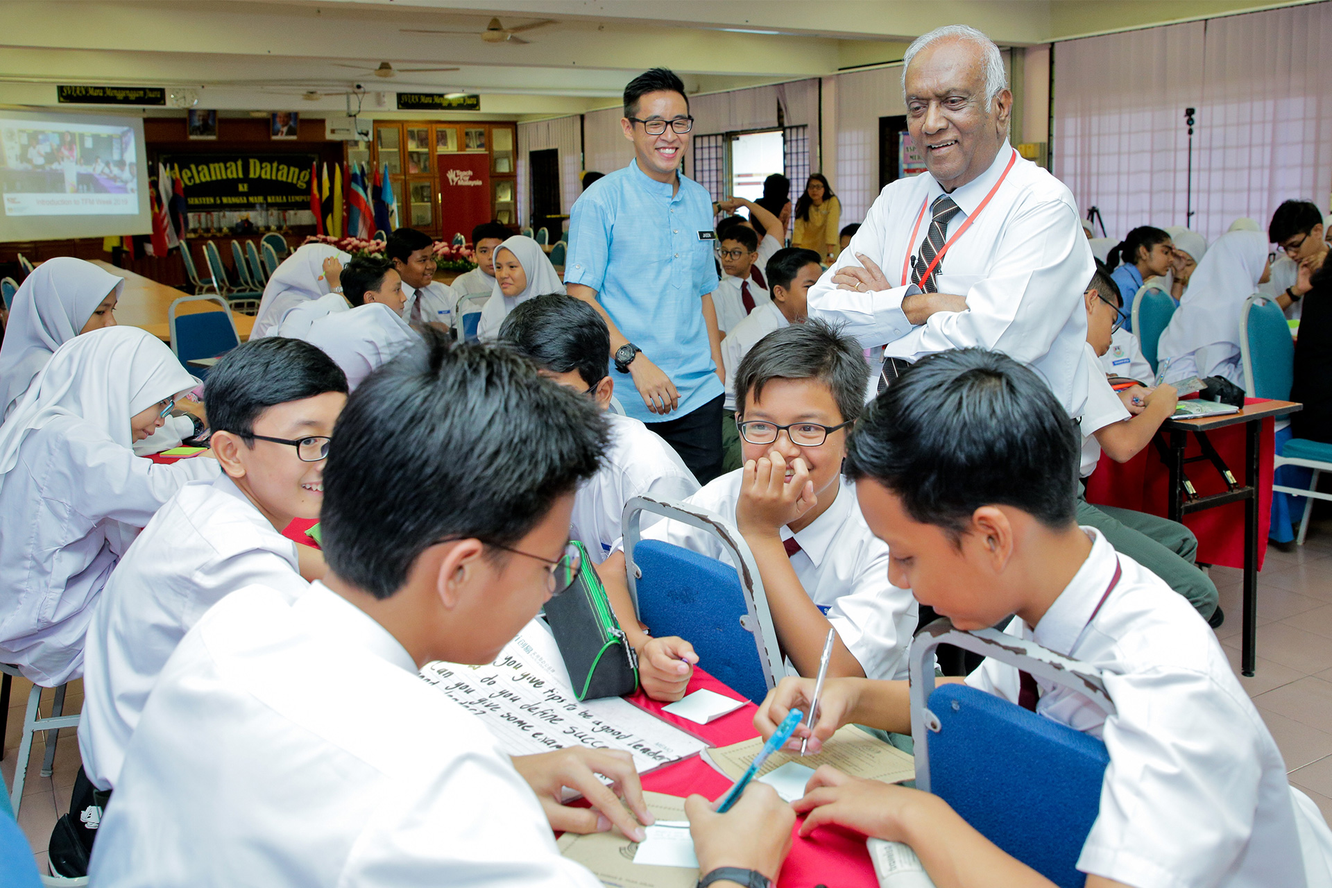 Jeffrey Cheah Foundation Trustee Tan Sri Ramon Navaratnam Teaches Students English