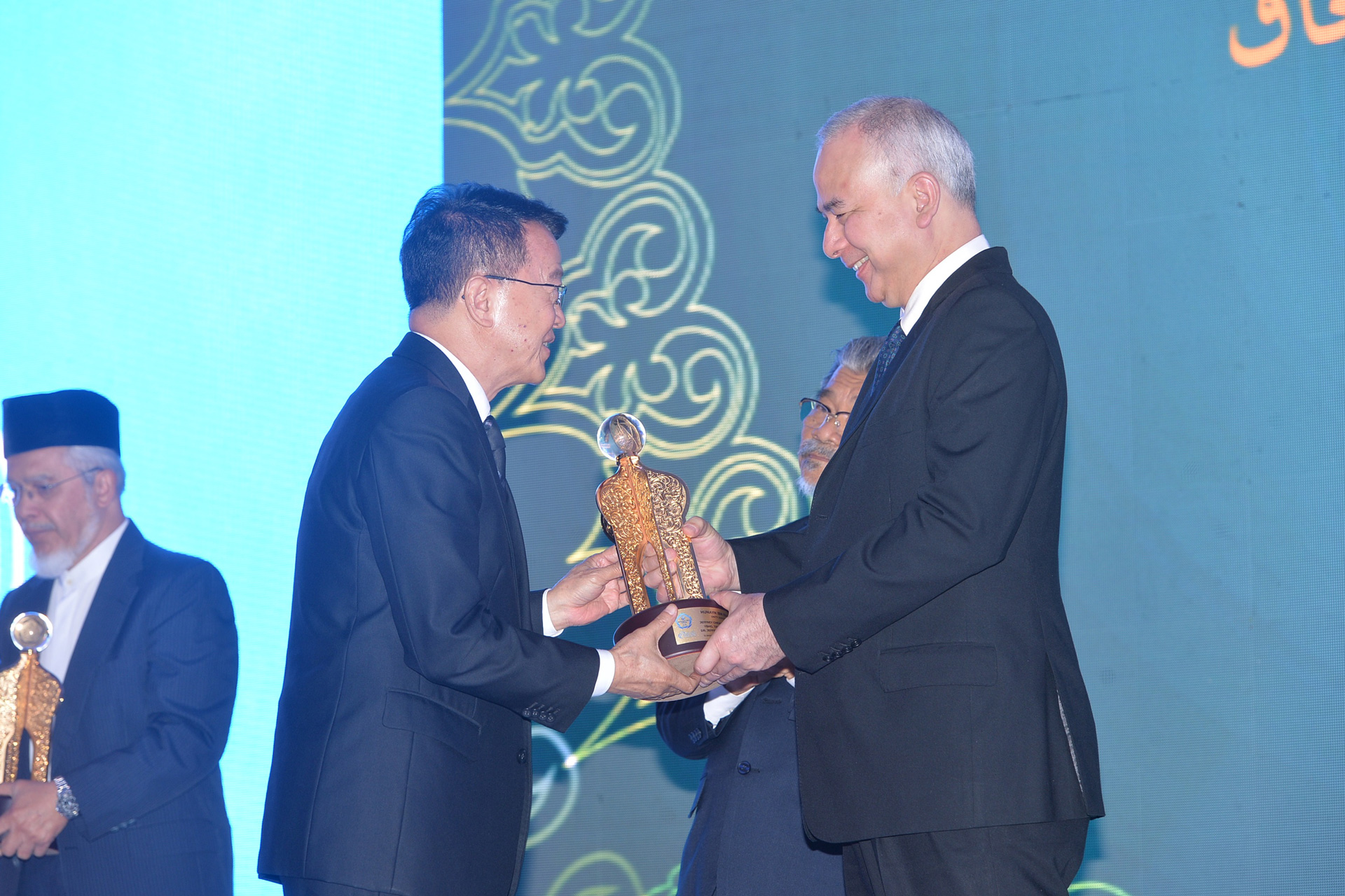 Tan Sri Dr Jeffrey Cheah, First and Only Non-Muslim to Receive Unity Award at Islamic Excellence Awards
