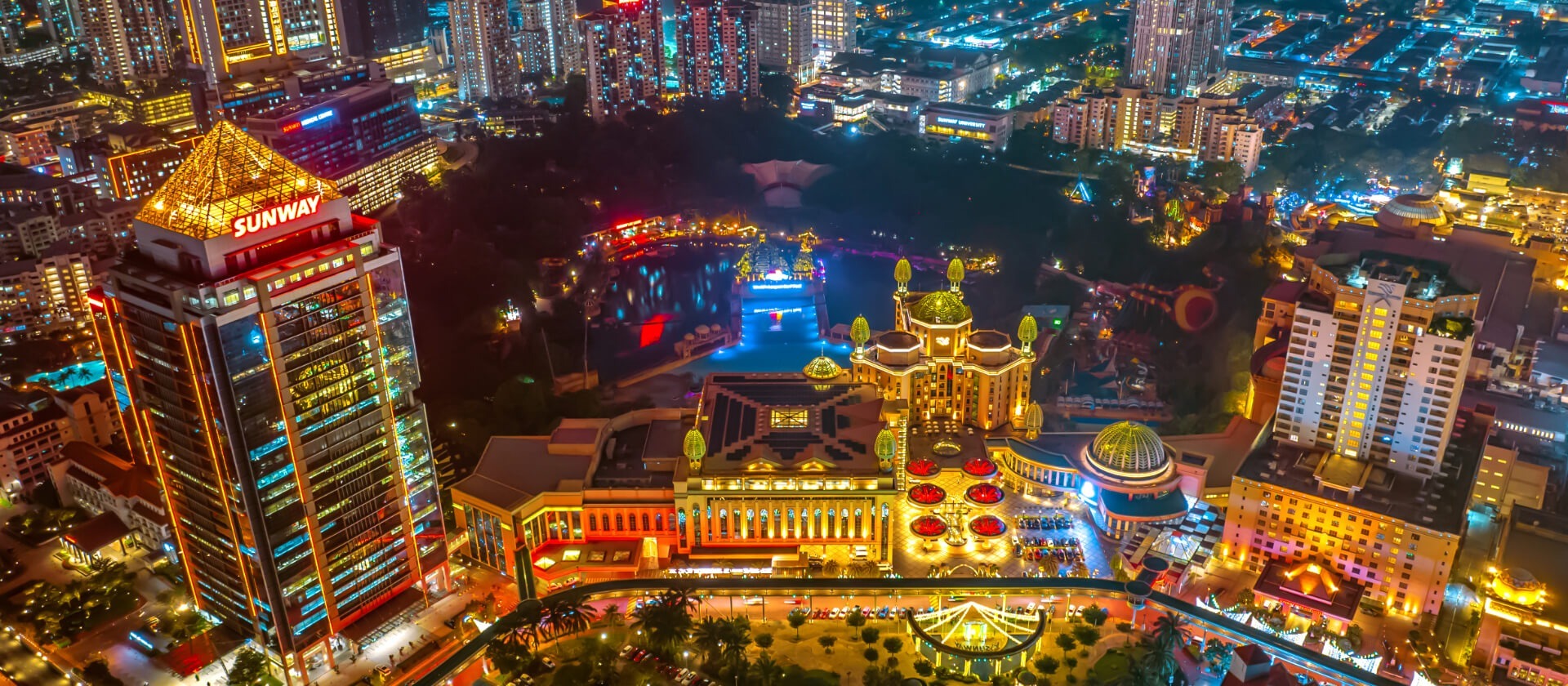 Sunway REIT is one of the largest diversified Real Estate Investment Trusts (REIT) in Malaysia with a diverse portfolio, strategically located across award-winning integrated townships in key locations within Klang Valley, Penang and Perak.