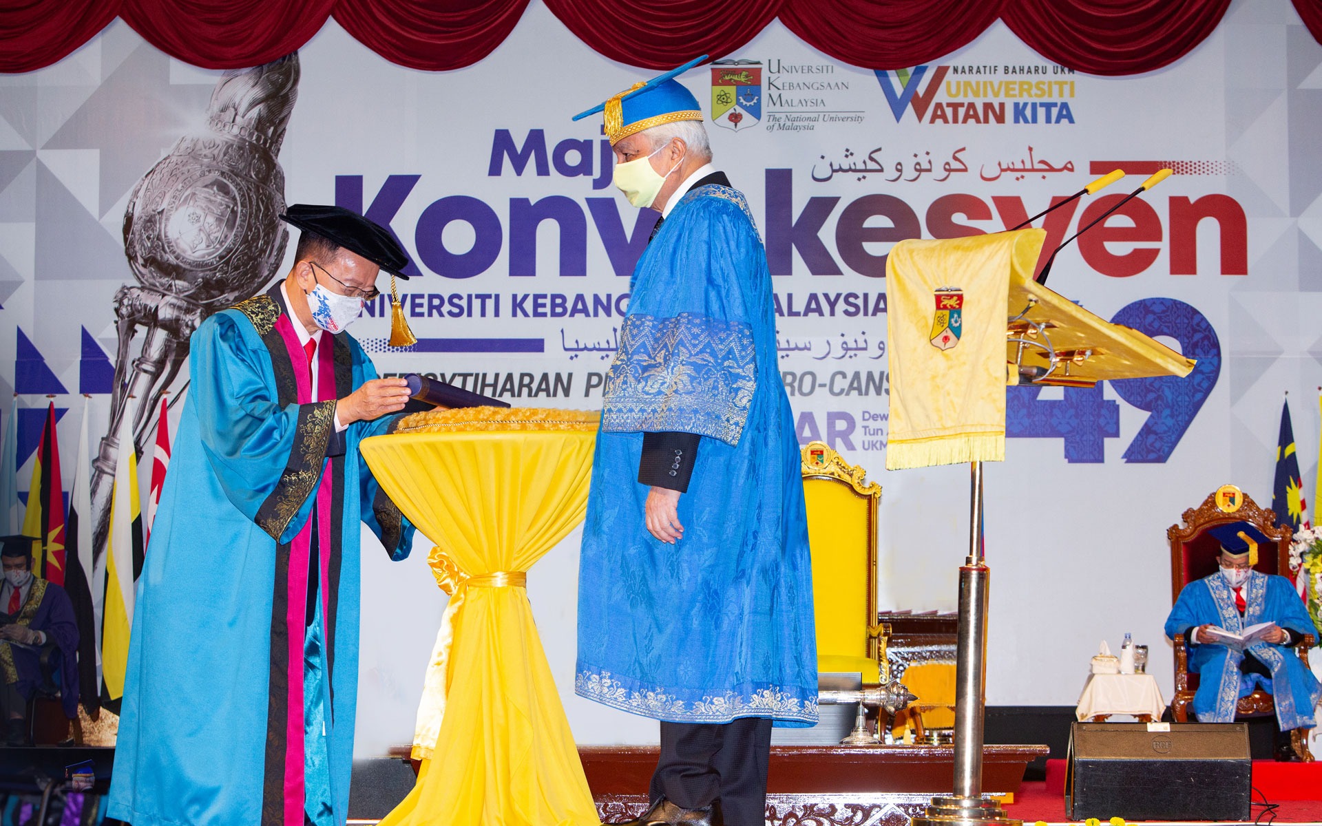 Sunway Group Founder and Chairman Tan Sri Dr. Jeffrey Cheah receiving an honorary doctorate for Leadership in Health Education Network and Sustainability