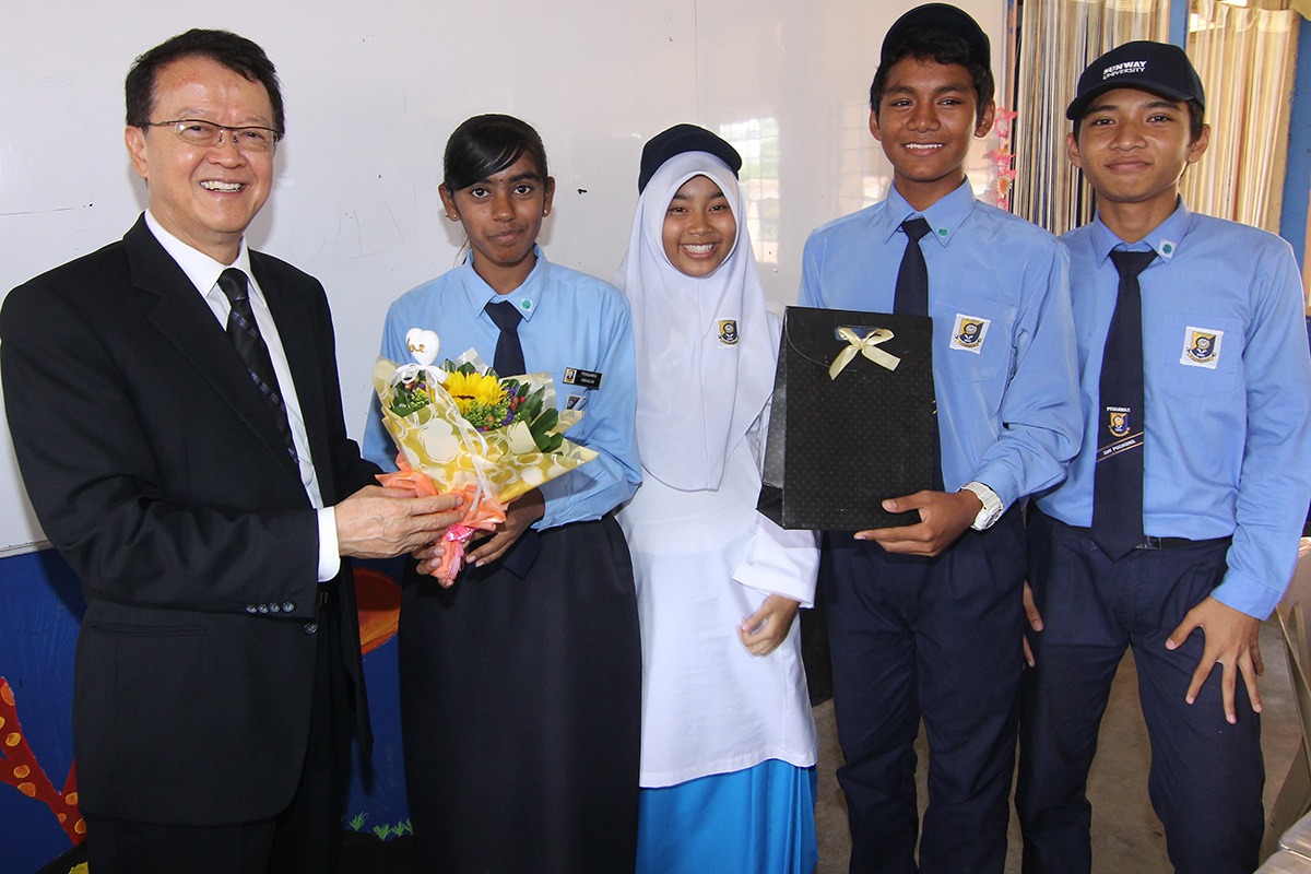 Cheah (left), pictured here with students during Teach for Malaysia week, has been named by Forbes in its “Asia’s Heroes of Philanthropy” list for the fourth time.