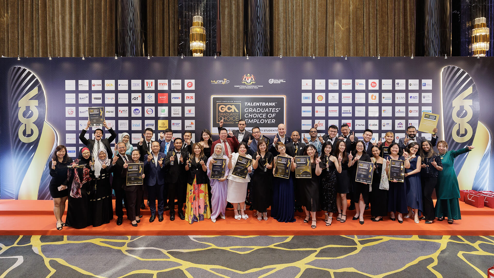 Sunway returns in full force at the Talentbank Graduates’ Choice Awards 2024, where it was named among the “Top 1% Winners,” joining a host of global brands that are favoured by Malaysian graduates today.